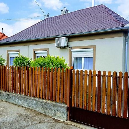 Tini Apartman Balatonfured Bagian luar foto