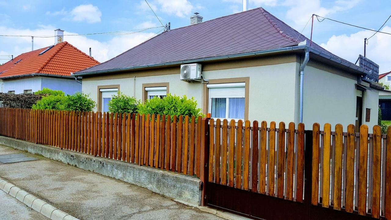 Tini Apartman Balatonfured Bagian luar foto